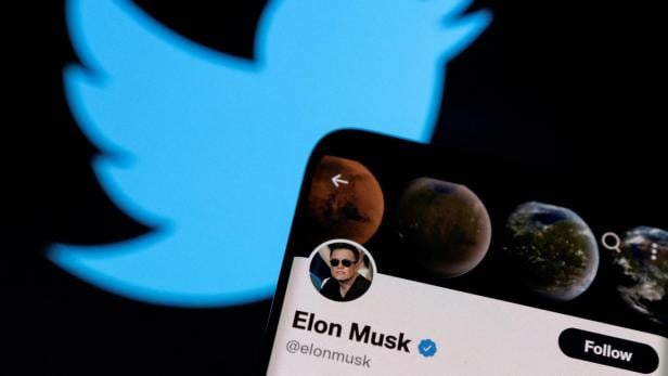 FILE PHOTO: A photo illustration shows Elon Musk's Twitter account and the Twitter logo