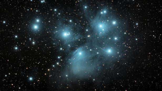 Der Plejaden-Cluster ist ein offener Sternenhaufen.