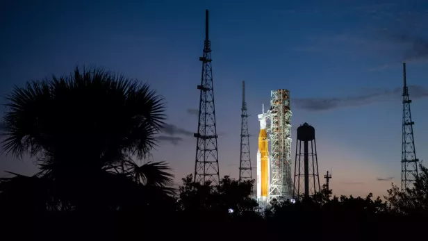 Das Space Launch System der NASA steht noch
