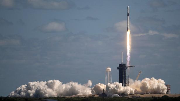 Eine SpaceX-Rakete startet