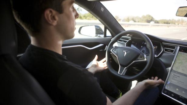 Der Full-Self-Driving-Modus von Tesla gerät immer mehr in die Kritik. 