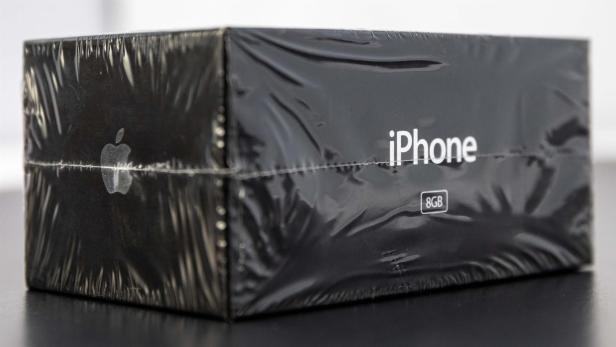 Dieses originalverpackte iPhone aus dem Jahr 2007 wird von LCG Auctions versteigert