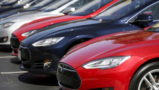 FILE PHOTO: FILE PHOTO: Row of Tesla Model S sedans are seen outside the company's headquarters in Palo Alto, California