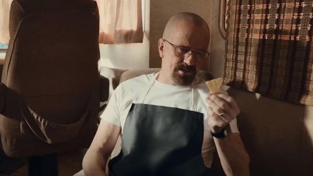Bryan Cranston als Walter White in der Werbung von PopCorners.