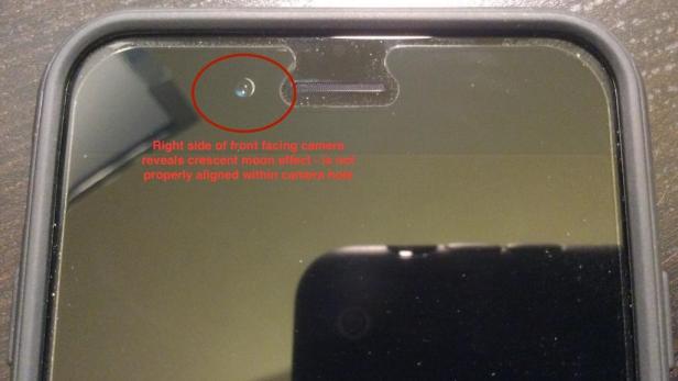 In diesem Fall hat sich die Frontkamera des iPhone 6 leicht nach links unten verschoben