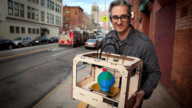 Der Zusammenschluss werde es MakerBot ermöglichen, &quot;noch mehr Leute zu erreichen&quot;, sagte Mitgründer und Firmenchef Bre Pettis (Bild) am Mittwoch.