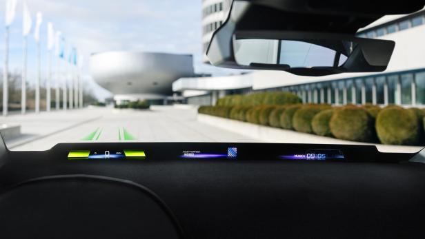 BMWs "Panoramic Vision" legt Display über gesamte Windschutzscheibe