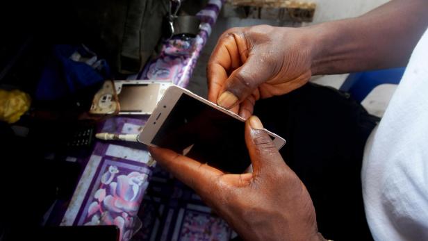Mobile phone repair in Monrovia