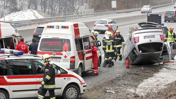 OBERÖSTERREICH: VERKEHRSUNFALL AUF WESTAUTOBAHN BE