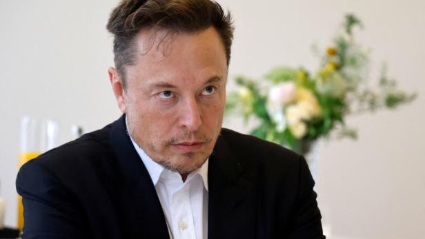 Elon Musk bei einem Meeting mit dem französischen Wirtschafts- und Finanzminister 