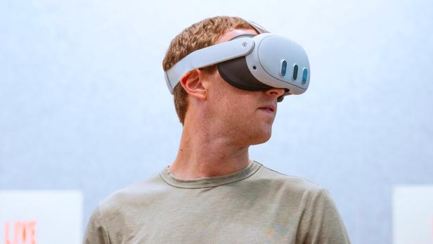 Mark Zuckerberg mit der neuen "Quest 3".