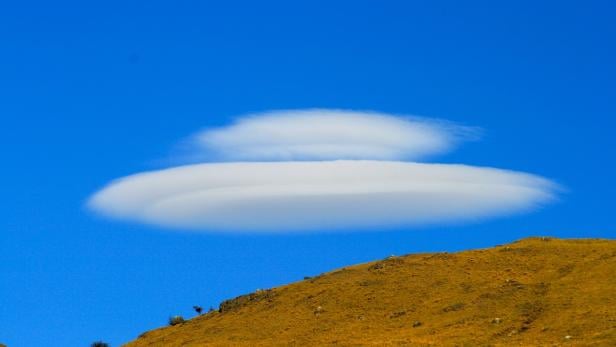 Sogenannte lentikulare Wolken sehen UFOs sehr ähnlich.