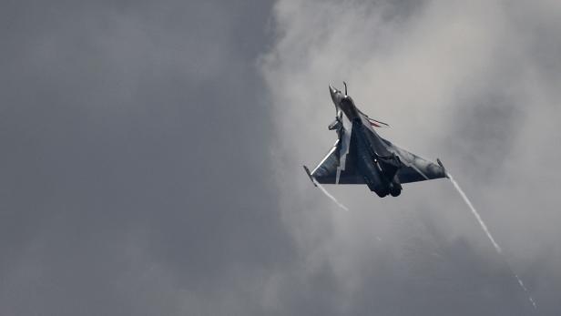 Kampfjet verfolgt Kleinflugzeug: Drogen in Frankreich abgeworfen