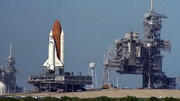 Das Space Shuttle Endeavour auf dem Weg zur Startrampe im November 1993