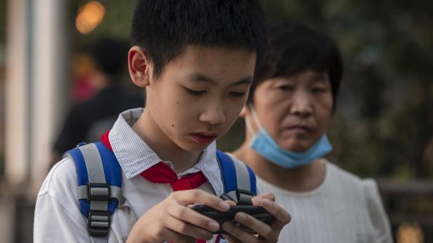 Der Handykonsum von chinesischen Kindern wird bald eingeschränkt.