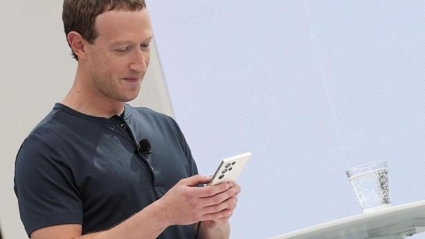 Mark Zuckerberg zeigt sich mit blauem Auge auf Instagram