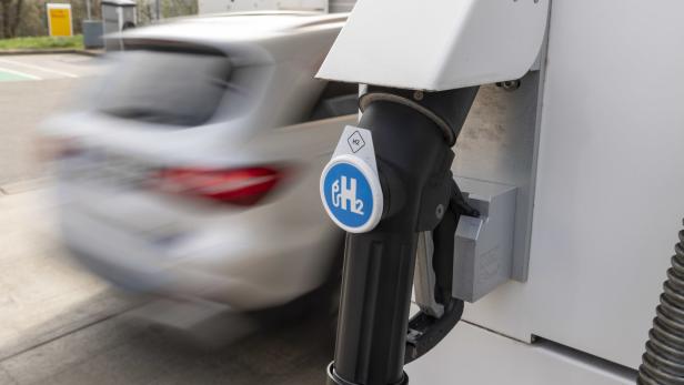 Künstig soll Wasserstoff so einfach zu handhaben sein wie Benzin und Diesel