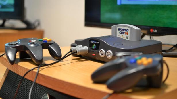 Alte Nintendo 64 Konsole