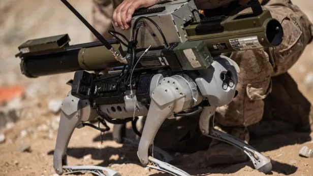Der Roboterhund kann mit einem Raketenwerfer ausgestattet werden.