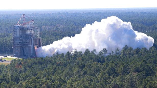 Hot Fire Test der SLS-Triebwerke der NASA