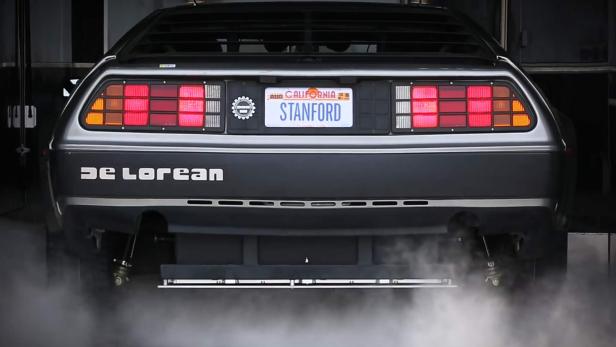 Anlässlich des „Zurück in die Zukunft“-Tages am 21. Oktober hat die Uni Stanford einen selbstfahrenden DeLorean mit Elektroantrieb lassen.