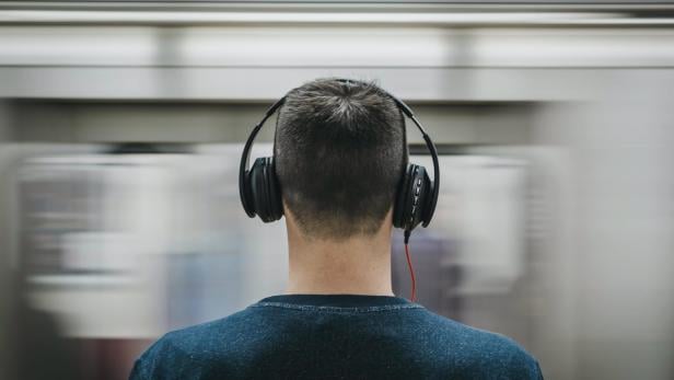 Kopfhörer mit Geräuschunterdrückung könnten künftig gewisse Geräusche durchlassen.