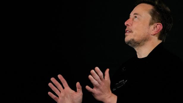 Musk kündigt an: Tesla stellt Roboter-Taxi im August