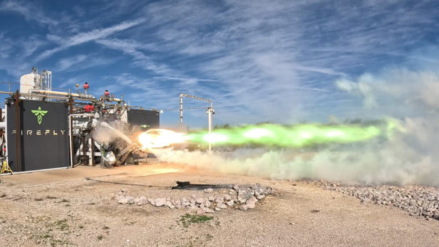Neues Raketen-Triebwerk produziert grüne Flammen