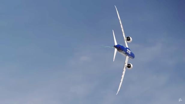 Verrückt: Passagierflieger startet senkrecht, fliegt Extrem-Kurve