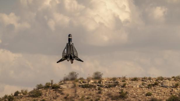 Neuartige Kampfjet-Drohne landet senkrecht wie eine Falcon 9