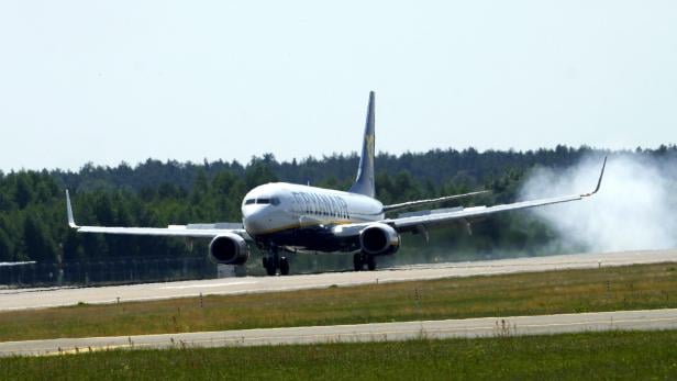 Pilot "plötzlich handlungsunfähig", Ryanair-Flieger muss notlanden
