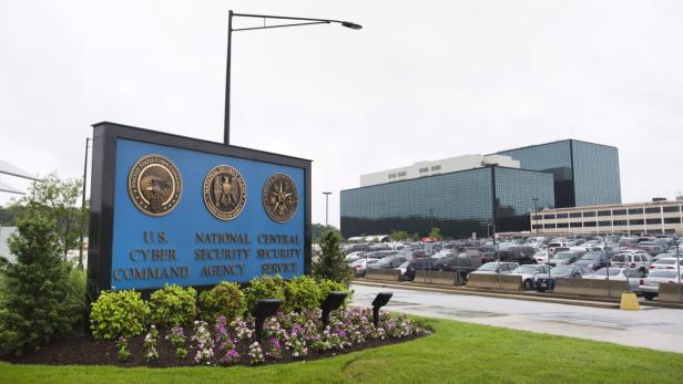 epa03735257 A general view of the headquarters of the National Security Administration (NSA) in Fort Meade, Maryland, USA, 07 June 2013. According to media reports, a secret intelligence program called &#039;Prism&#039; run by the US Government&#039;s National Security Agency has been collecting data from millions of communication service subscribers through access to many of the top US Internet companies, including Google, Facebook, Apple and Verizon. EPA/JIM LO SCALZO