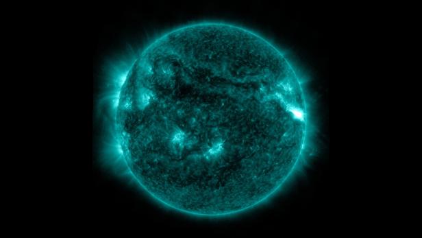 Die aktive Stelle befindet sich mittig am rechten Rand der Sonne.