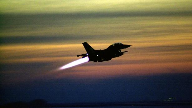 Chinas "revolutionärer" Hyperschall-Antrieb soll Mach 16 erreichen (Symbolbild zeigt USAF F-16D Falcon)