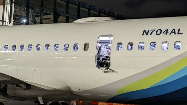 Tür im Flug verloren: Airline lässt alle Boeing 737 Max am Boden
