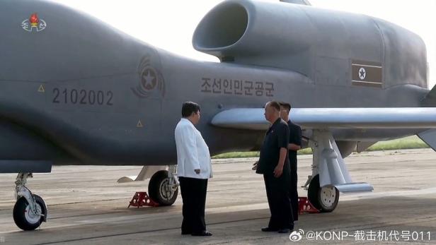 Kim Jong-un mit der nordkoreanischen Drohne 