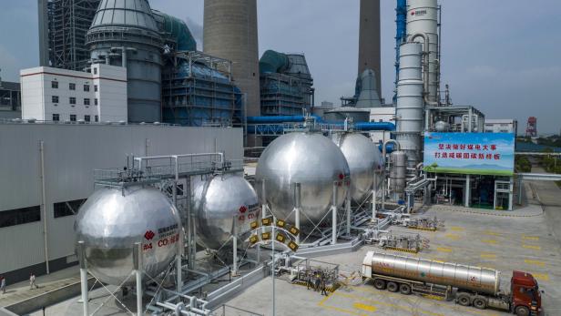 Fabrik macht aus Salzwasser Süßwasser und fängt CO2 ein (Symbolbild zeigt CO2-Tanks in China)