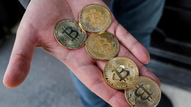 Wirkliche Münzen wurden nicht beschlagnahmt, es handelt sich um eine digitale Währung.