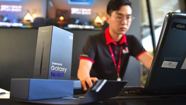 Der Umtausch des Galaxy Note7 kostet einiges. Samsung muss deshalb Geld locker machen