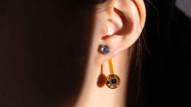 Smarte Ohrringe können Körpertemperatur messen