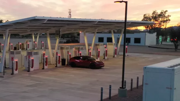 In Kalifornien soll die neue Supercharger-Tankstelle errichtet werden.