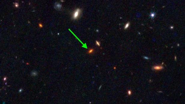 Diese uralte Galaxie stellt Astronom*innen vor Rätsel.