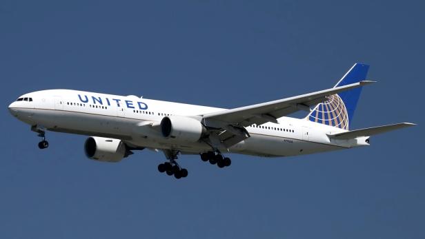 United Boeing 777-200 beim Start (Symbolbild)