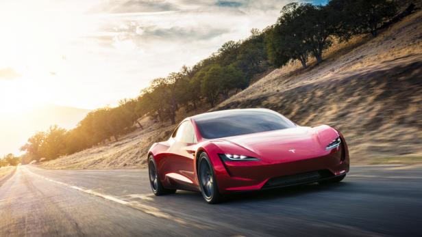 Der Tesla Roadster soll irgendwann alle E-Auto-Rekorde pulverisieren, aber man wartet darauf schon seit 7 Jahren