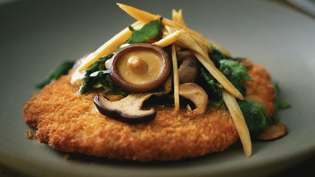 Ein Schnitzel mit Shiitake-Pilzen als Topping? So stellt sich die neue Google-KI "Food Mood" das österreichisch-japanische Gericht vor.