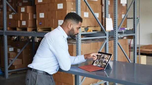 Symbolbild: Teams auf einem Microsoft Surface