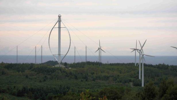 Symbolbild: Projekt Éole in Kanada, ein vertikales Windrad