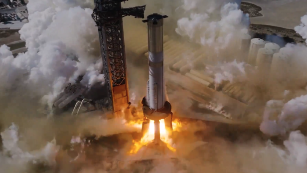 Starship-Booster zündet seine 33 Triebwerke, nächster Launch steht bevor