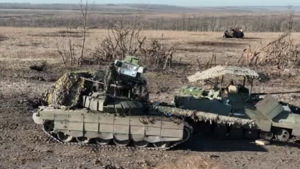 T-72 Zar (links)