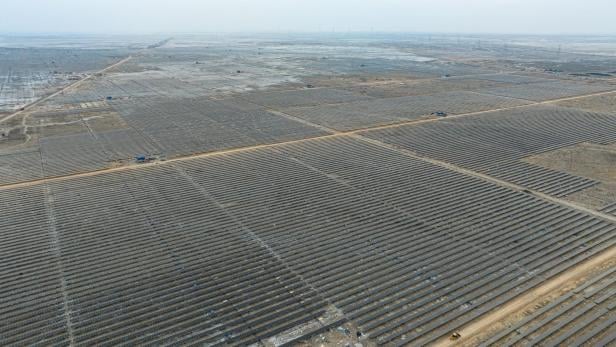 Solarpark im indischen Khavda